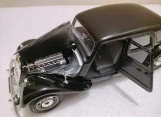 Citroen 15 CV Bburago 1/24