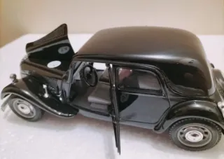 Citroen 15 CV Bburago 1/24