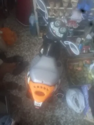 Moto infantil niño gris y naranja