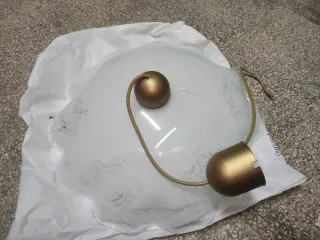 Lampadario sospeso oro e bianco