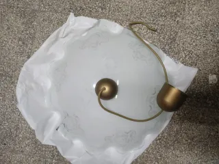 Lampadario sospeso oro e bianco