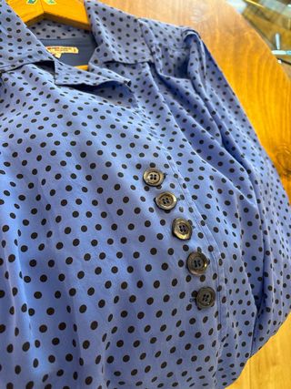 Blusa Yves Saint Laurent lunares azul