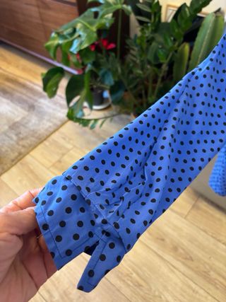 Blusa Yves Saint Laurent lunares azul