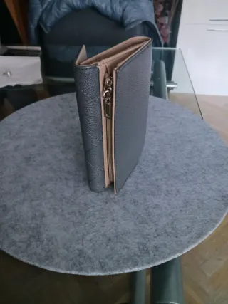 Cartera monedero Guess gris