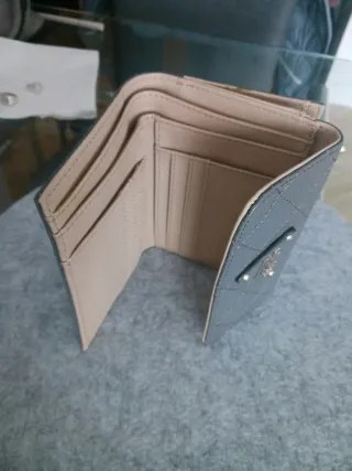 Cartera monedero Guess gris