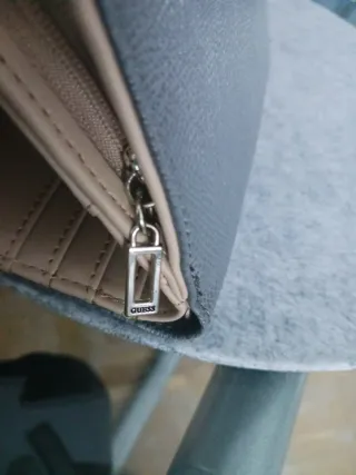 Cartera monedero Guess gris