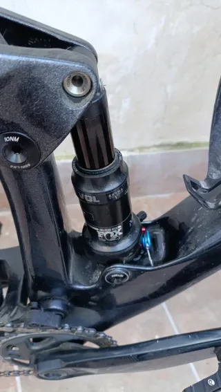 Bicicleta SCOTT, carbono, 9,2Kg. Montaña Negra.