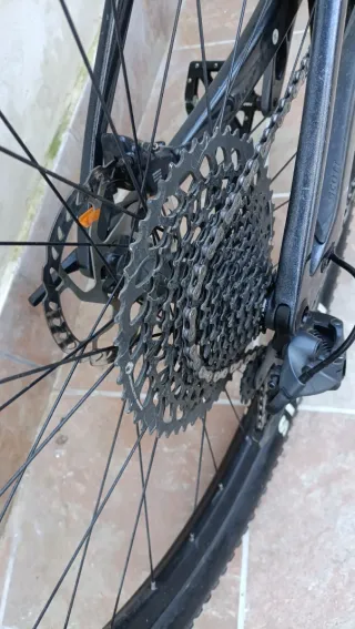 Bicicleta SCOTT, carbono, 9,2Kg. Montaña Negra.