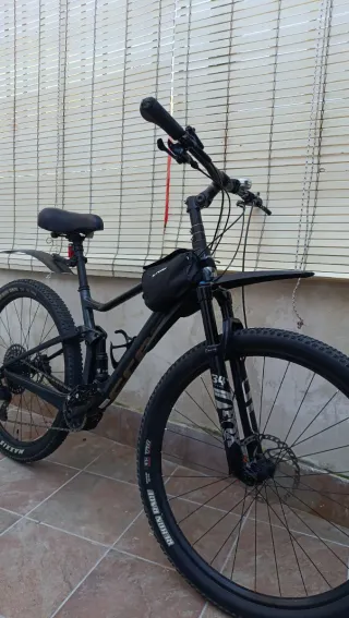 Bicicleta SCOTT, carbono, 9,2Kg. Montaña Negra.