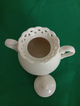 Zuccheriera in porcellana bianca