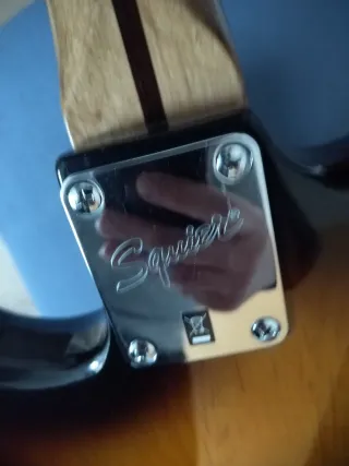 Guitarra Squier Fender fabricada por Luthier.