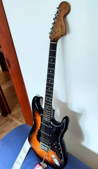 Guitarra Squier Fender fabricada por Luthier.