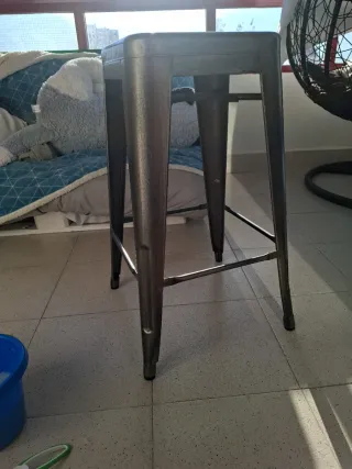 2 Taburete alto metálico