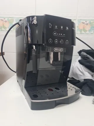 Cafetera DeLonghi Magnifica Start Negra