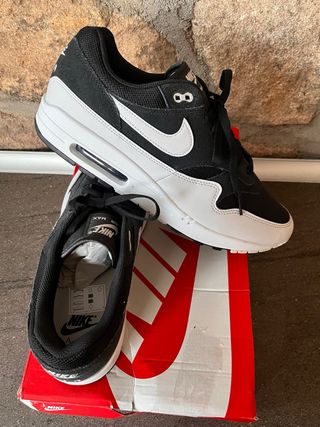 Nike Air Max 1 Zapatillas Negras y Blancas