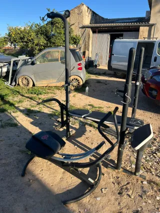 Equipo de gimnasio multifunción.