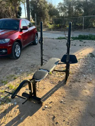 Equipo de gimnasio multifunción.