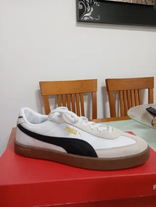 Zapatillas Puma Beige y Blancas