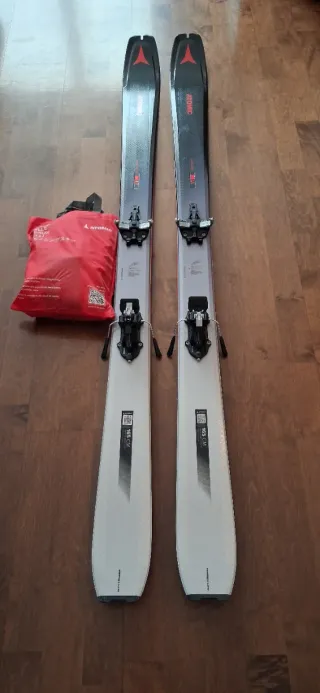 Esquís de travesía Atomic m + fijaciones + pieles