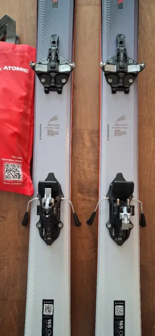 Esquís de travesía Atomic m + fijaciones + pieles