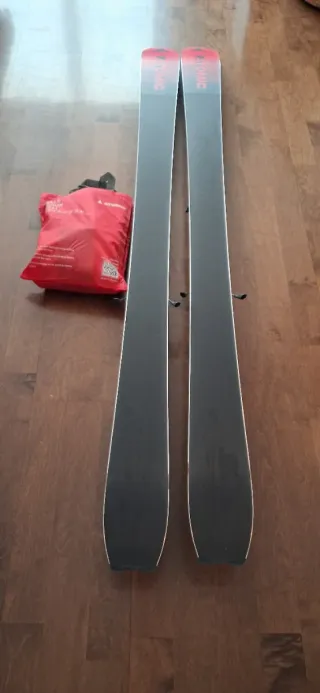 Esquís de travesía Atomic m + fijaciones + pieles