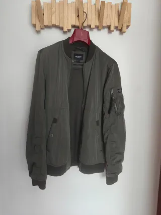 Chaqueta bomber Pull&Bear verde militar TS