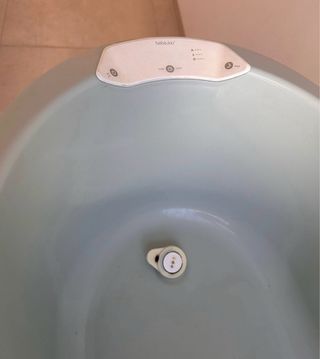 Bañera infantil verde con soporte