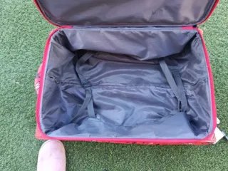 Maleta de viaje con ruedas y estampado juvenil