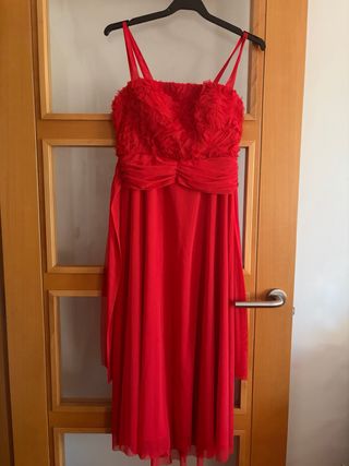 Vestido de fiesta rojo con flores
