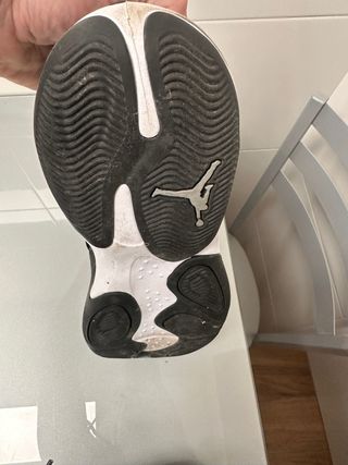 Zapatillas Jordan Negras y Blancas