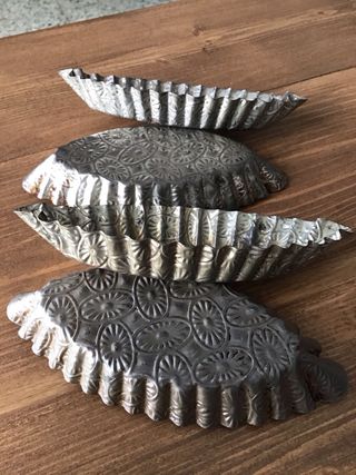 4 Antiguos moldes de metal para repostería