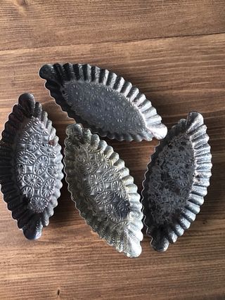 4 Antiguos moldes de metal para repostería