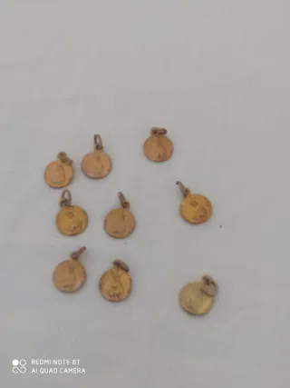 Lote de 9 medallas religiosas pequeñas