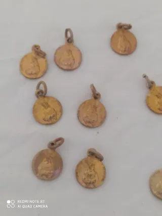 Lote de 9 medallas religiosas pequeñas