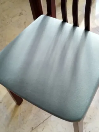 Mesa de comedor de madera y 6 sillas