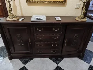 Aparador de madera con espejo