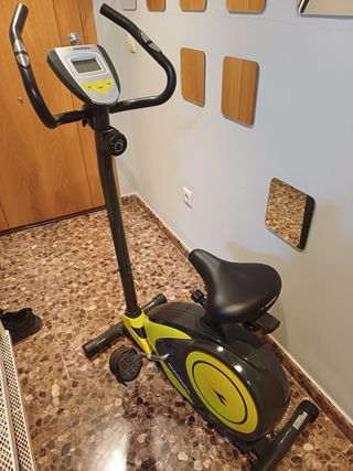 Bicicleta Estática Diadora Negra y Amarilla