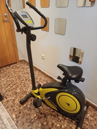 Bicicleta Estática Diadora Negra y Amarilla