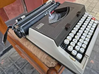 Máquina de escribir antigua