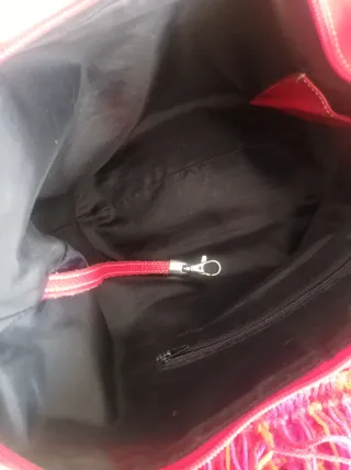 Bolso rojo y bufanda a juego