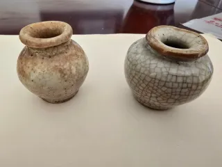 Due piccoli vasi cinesi in ceramica, altezza 5 cm