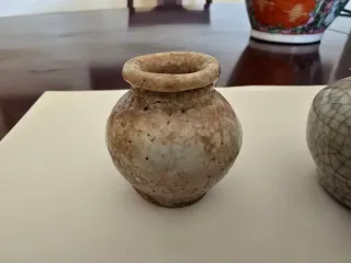 Due piccoli vasi cinesi in ceramica, altezza 5 cm