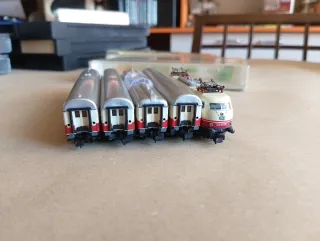 Lote Locomotora y 4 Vagones