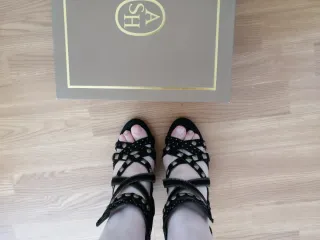 Sandalias ASH negras con tachuelas doradas