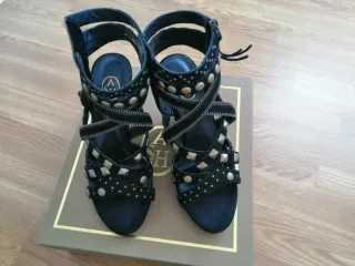 Sandalias ASH negras con tachuelas doradas