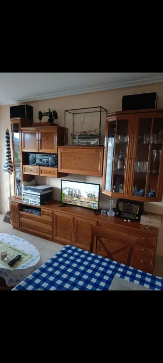 Mueble de salón madera y cristal