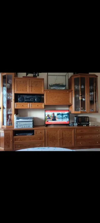 Mueble de salón madera y cristal