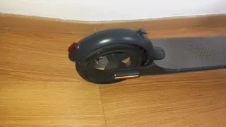 Monopatín Eléctrico Xiaomi Mi. Con casco con luces