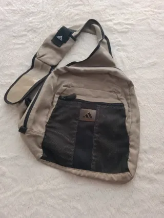 Mochila bandolera Adidas beige y negra
