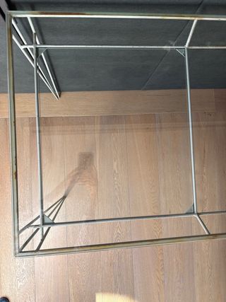 Mesa escritorio de cristal y estructura metálica